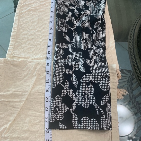 Elliot Lauren pant. Floral . Black and white size 6 - Picture 7 of 8
